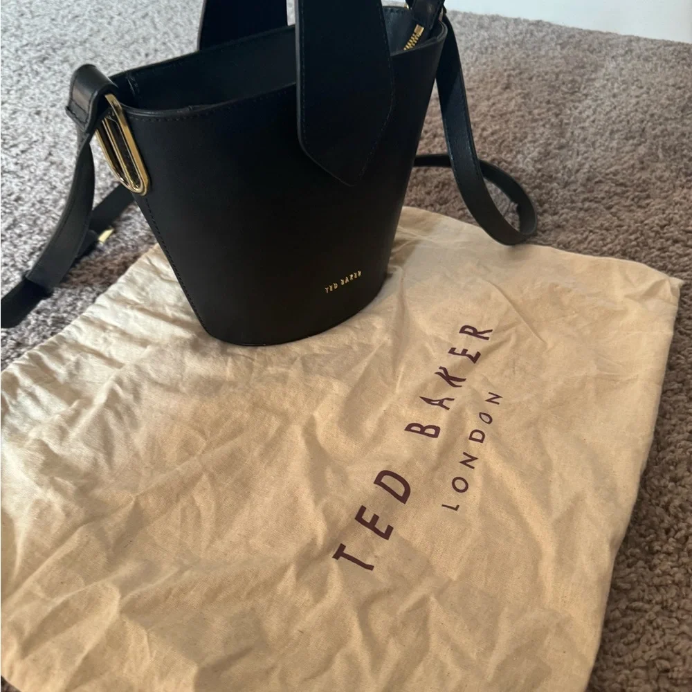Ted Baker Bucket Bag - Picture 11 of 11